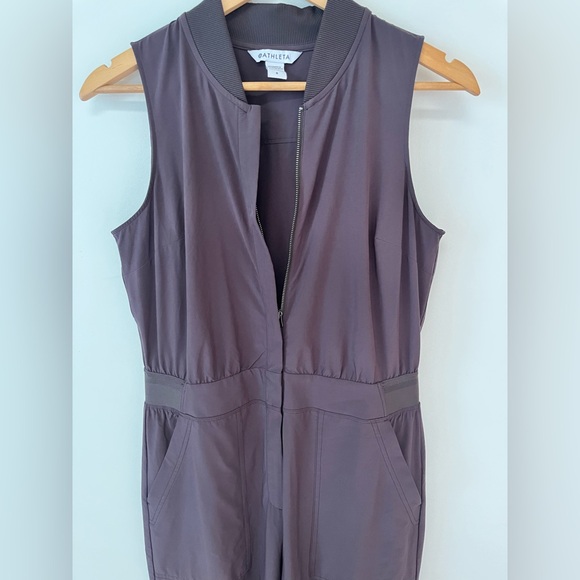 Athleta Women's Brooklyn Utility Jumpsuit Size 8 Half Zip Cargo Pockets - Picture 8 of 13